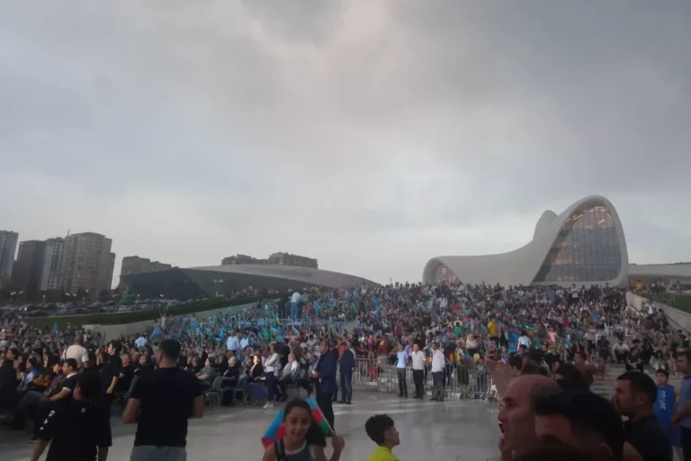 Heydər Əliyev Mərkəzinin parkında şəhid ailələri üçün konsert