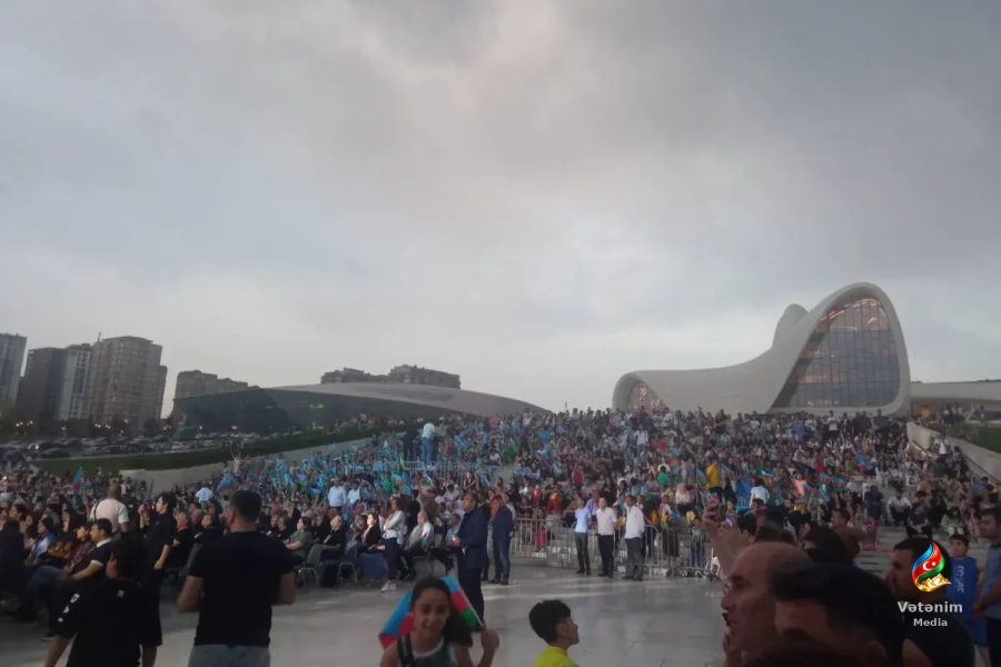 Heydər Əliyev Mərkəzinin parkında şəhid ailələri üçün konsert