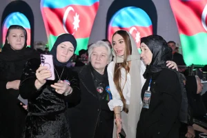 Arzu Əliyeva şəhid anaları ilə iftar süfrəsində görüşdü