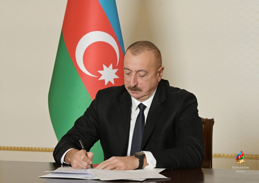 Prezident icra başçısını vəzifəsindən azad etdi