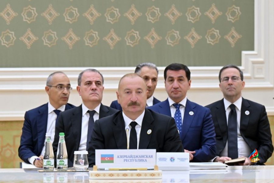 İlham Əliyev Türkmənbaşıda keçirilən məşvərət görüşündə çıxış edib