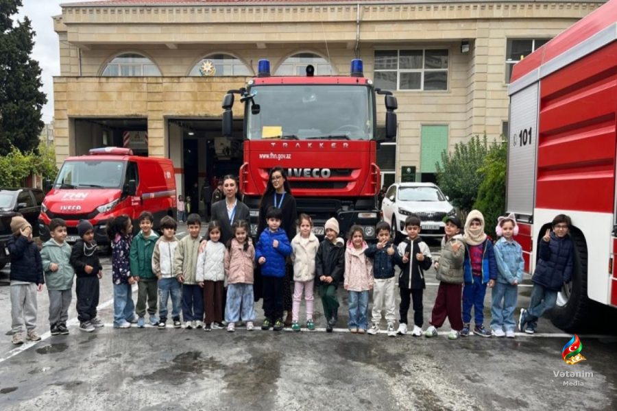 Məktəblilər yanğınsöndürənlərin fəaliyyəti ilə tanış olublar