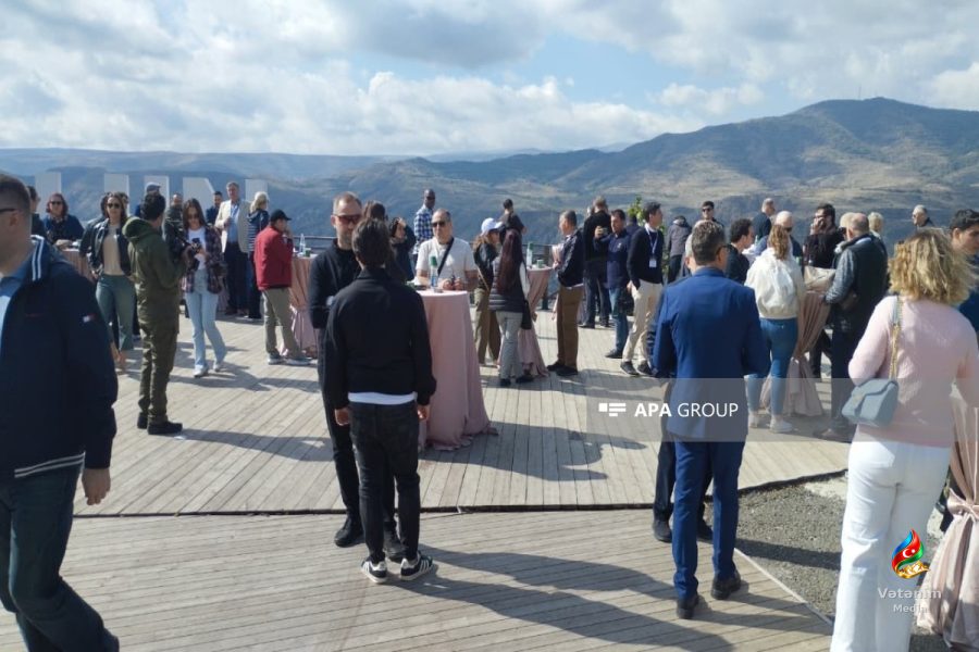 Laçına səfər edən konfrans iştirakçıları şəhərə Seyrəngahdan baxıblar