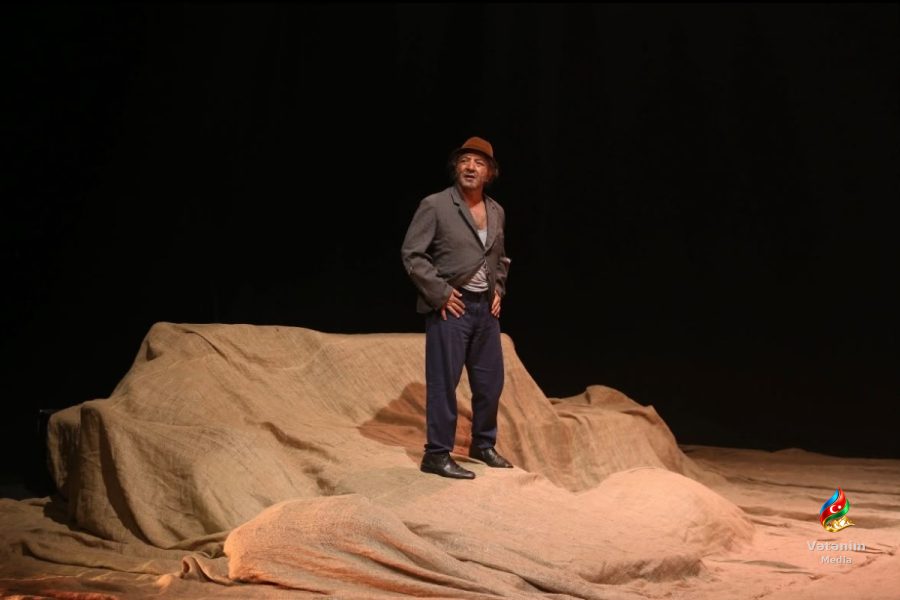 Gənc Tamaşaçılar Teatrında “Qodo həsrətində”nin premyerası olub