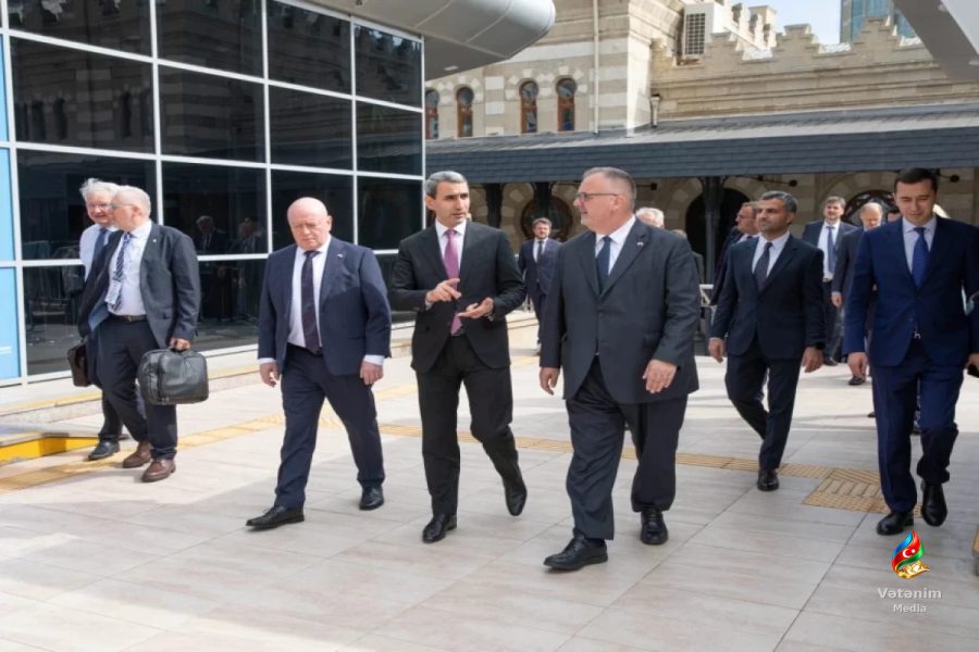 Çexiyanın nəqliyyat naziri Bakı vağzalında SİMA Pay sistemi ilə tanış olub
