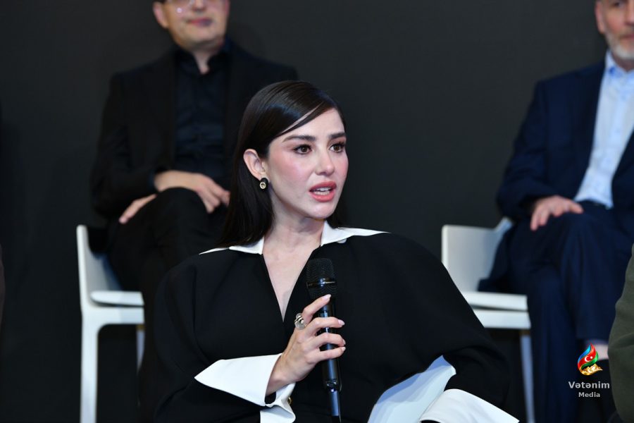 Özge Gürel “44” filminin çəkilişlərini dost məclisinə bənzətdi