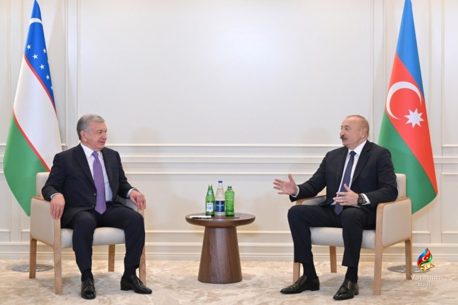 İlham Əliyev və Şavkat Mirziyoyev əməkdaşlıq layihələrini müzakirə edib