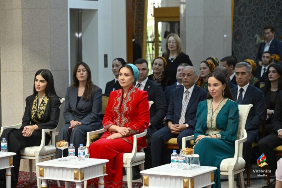 Leyla Əliyeva Aşqabadda Xalça Muzeyi və moda sərgisi ilə tanış olub