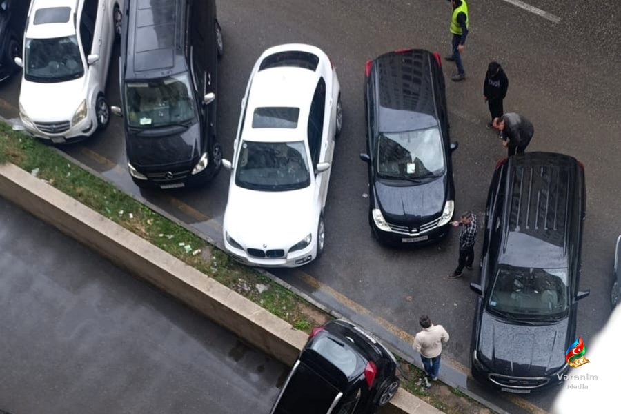 Xırdalanda park edilən avtomobil aşıb, sürücü yüngül xəsarət alıb