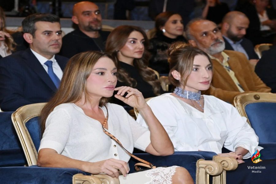 Mehriban Əliyeva BIAF-2026 çərçivəsində “Qağayı” tamaşasına baxıb
