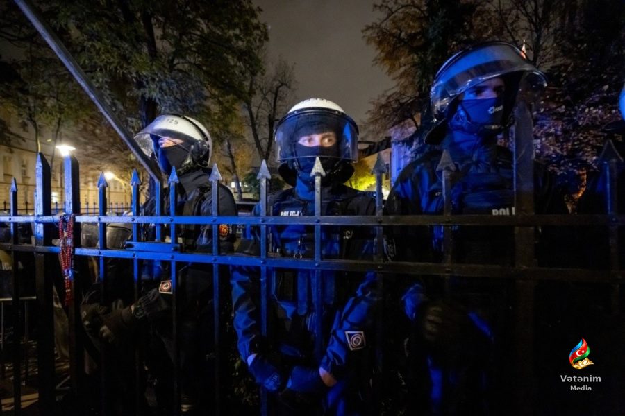 Polşa prezidenti Konstitusiya Məhkəməsi böhranı ilə bağlı təcili müşavirə çağırıb