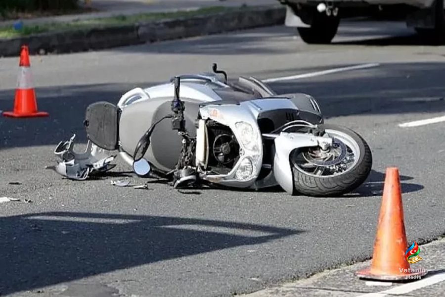 Gəncədə avtomobil və moped toqquşub: iki nəfər xəstəxanaya yerləşdirilib