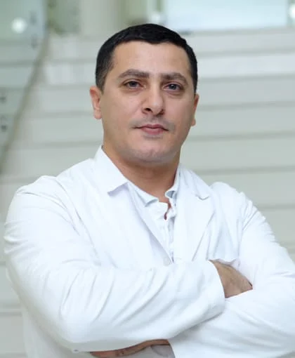 Füzuli Abışov — şöbə rəisi, təcili tibbi yardım həkimi