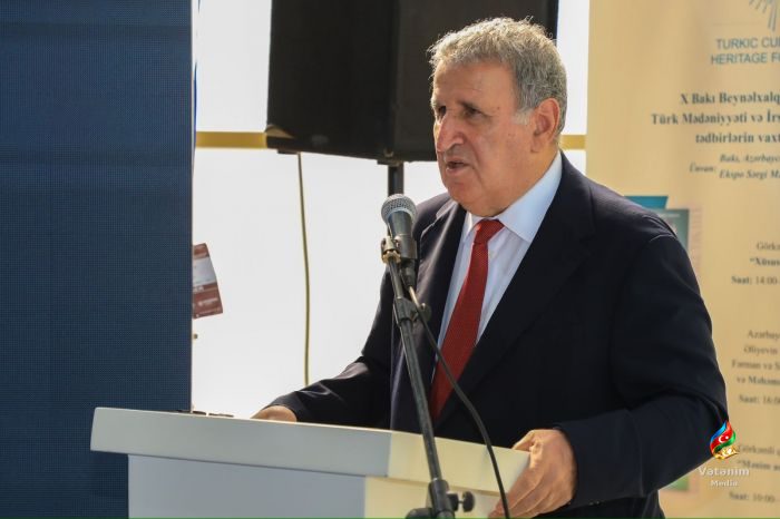 Kemel Tokayev qazax detektiv nəsrinin banilərindən biri kimi təqdim olunur