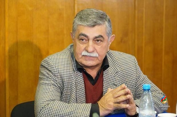 Teatrda aktyor improvizasiyası və işıq tamaşanın emosional təsirini necə gücləndirir?